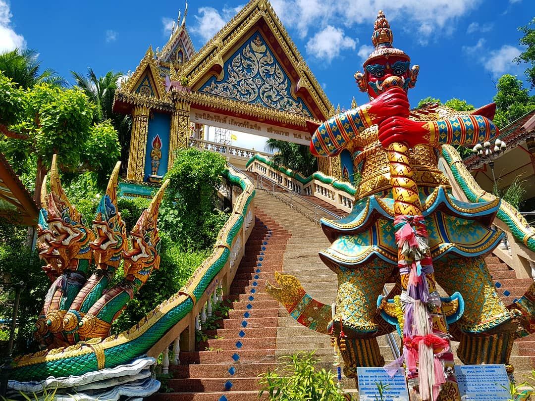 The entrance to Wat Khao Rang temple.