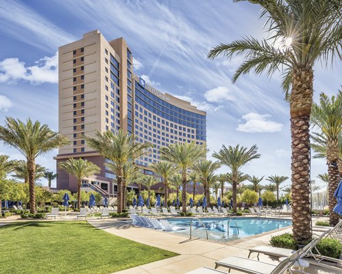 Wyndham Desert Blue is close to entertainment hubs such as the Colosseum and MGM Grand.