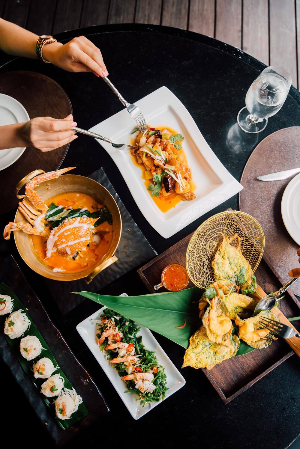Feast away on tasty Thai cuisine at La Sala, the on-site restaurant. It’s recognized by the Michelin Guide!