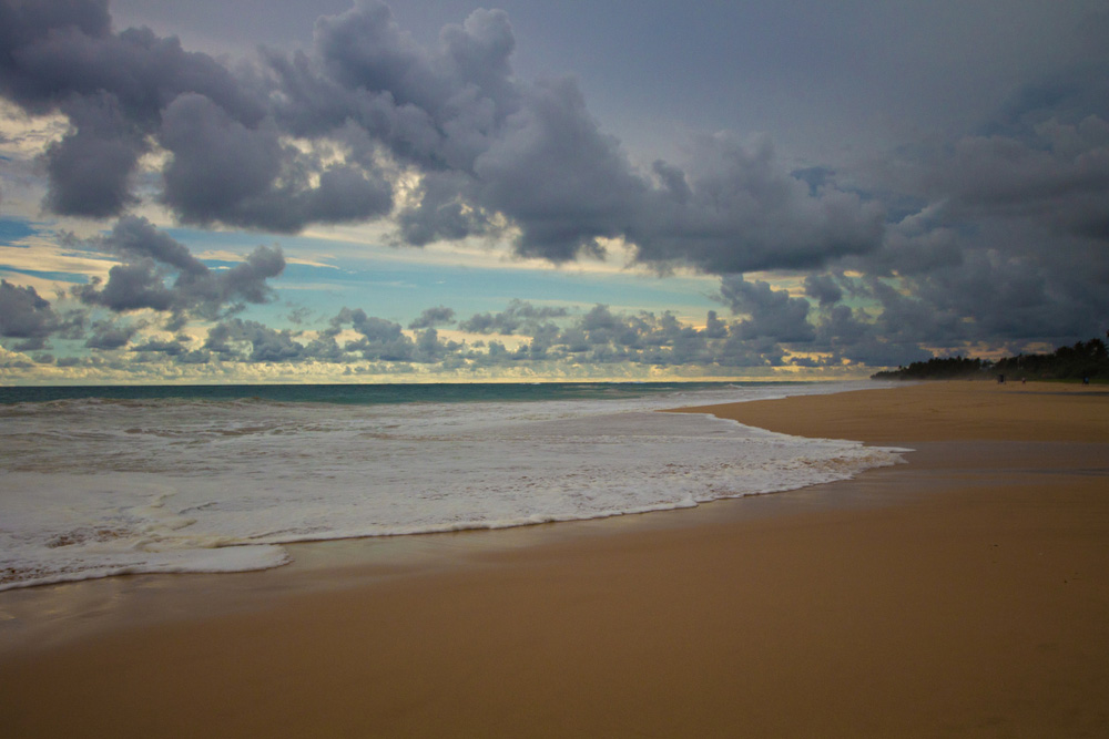 The Habaraduwa Beach measures around 2 miles long along the Sri Lankan coast. 