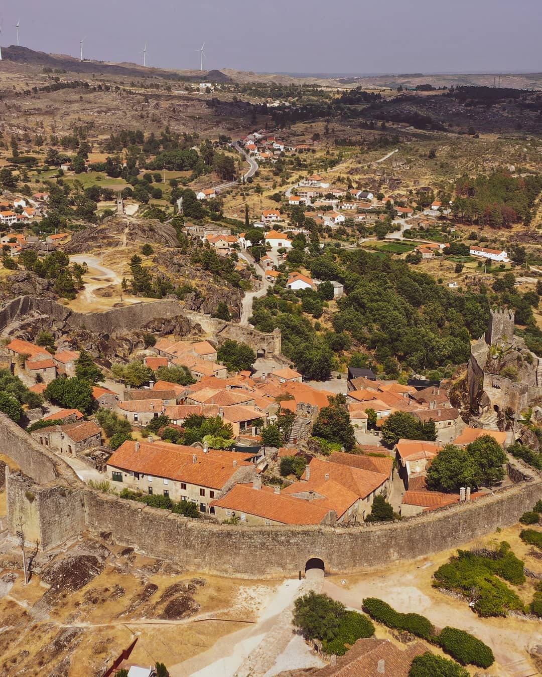 Built upon a granite massif near Serra de Opa, Sortelha is a small village which has kept its medieval outline. 