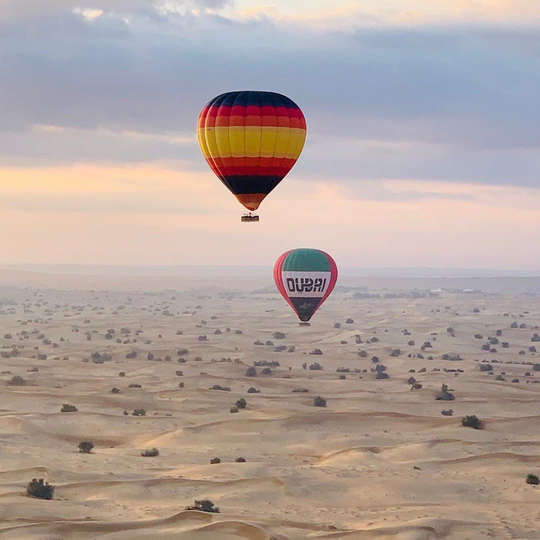 Dubai certainly knows how to take anything a notch higher with a luxurious touch. Experience the Dubai desert from way up high, on a hot air balloon ride.