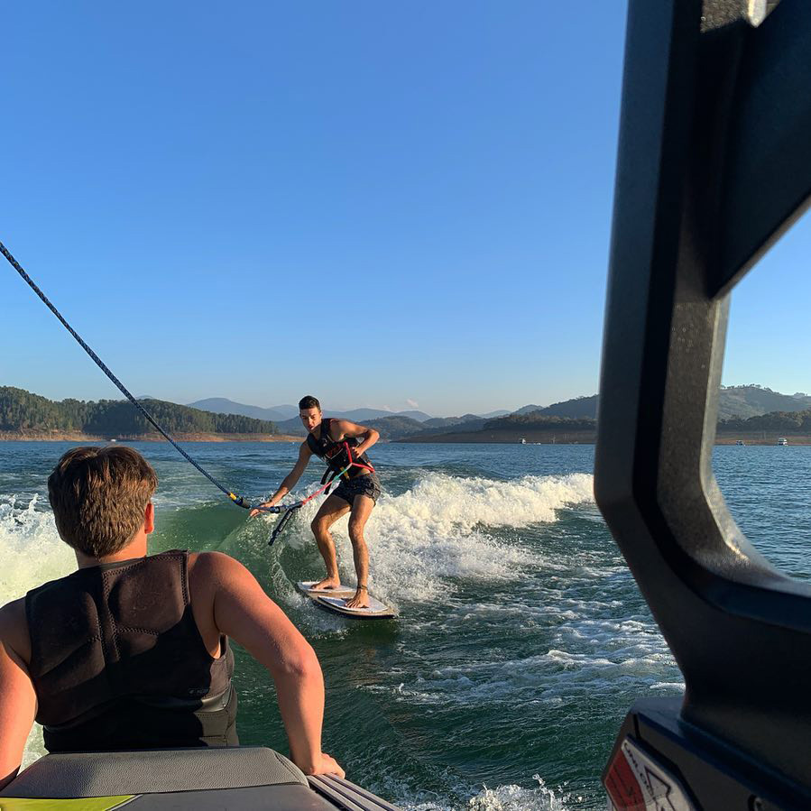 Enjoy a world of watersports at Lake Eildon. From water skiing to kayaking, there’s something for everyone. 