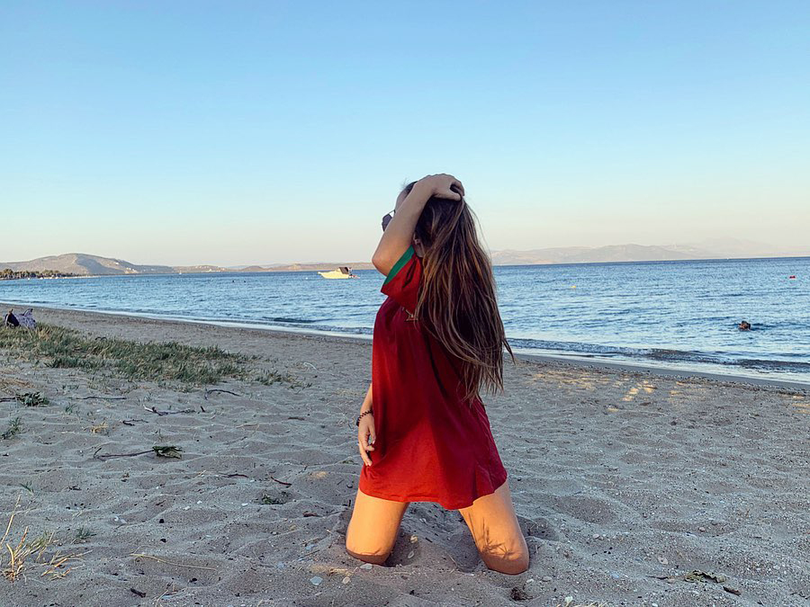 The beach is one of the areas the Athens Marathon passes through, following the footsteps of a messenger who ran 42km on foot to announce the victory of the Greek troops in a local battle.