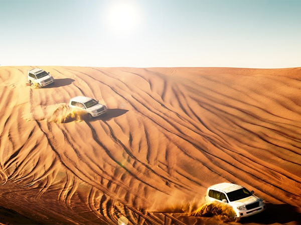 Safari por las dunas rojas del desierto de Dubái